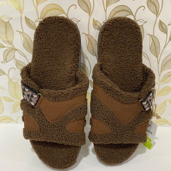CoFace Unisex Fuzzy Plush Open-Toe Slip ons With Adjustable Buckle Straps NWT - Picture 1 of 11